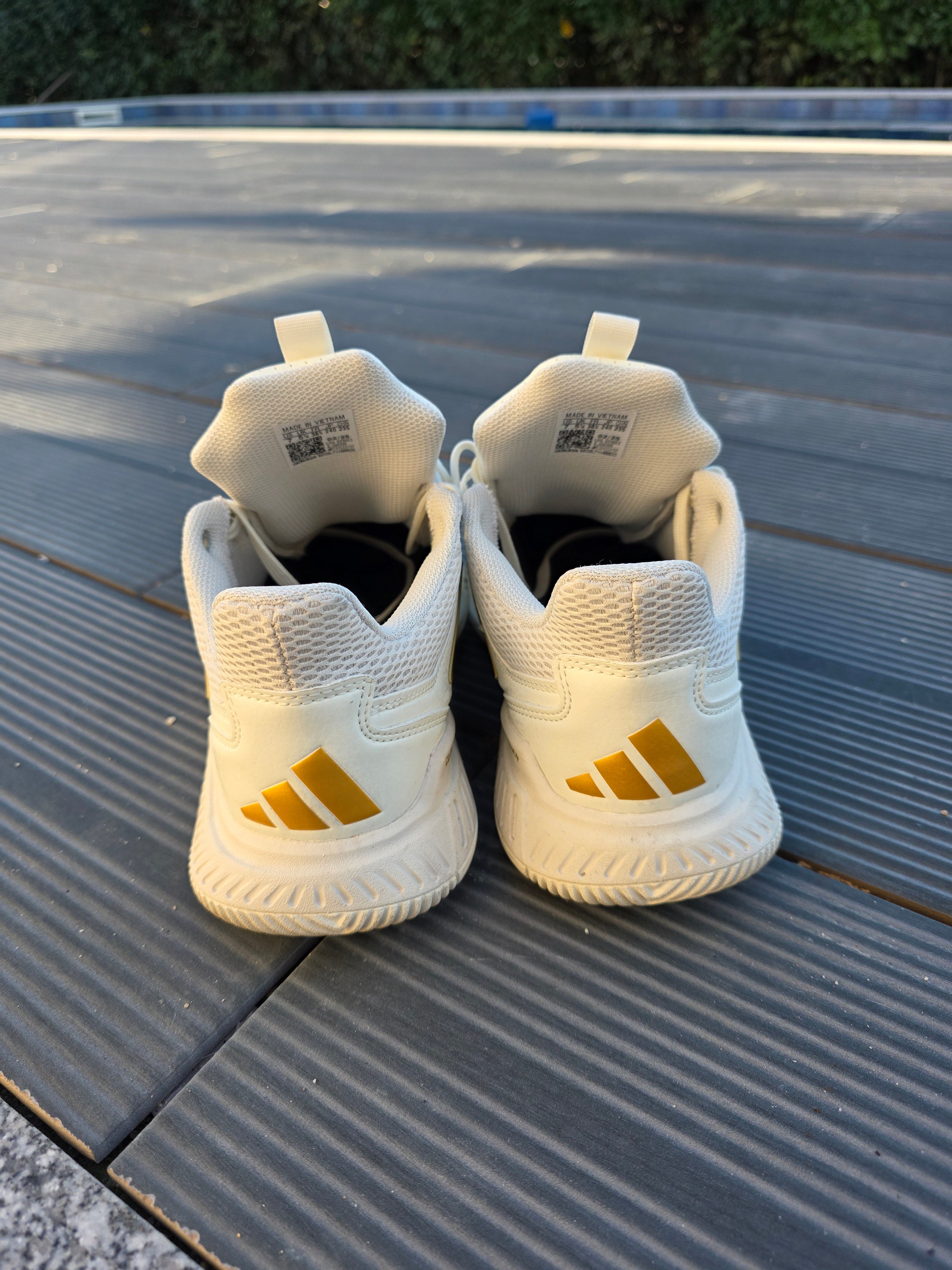 Sapatilha adidas beje