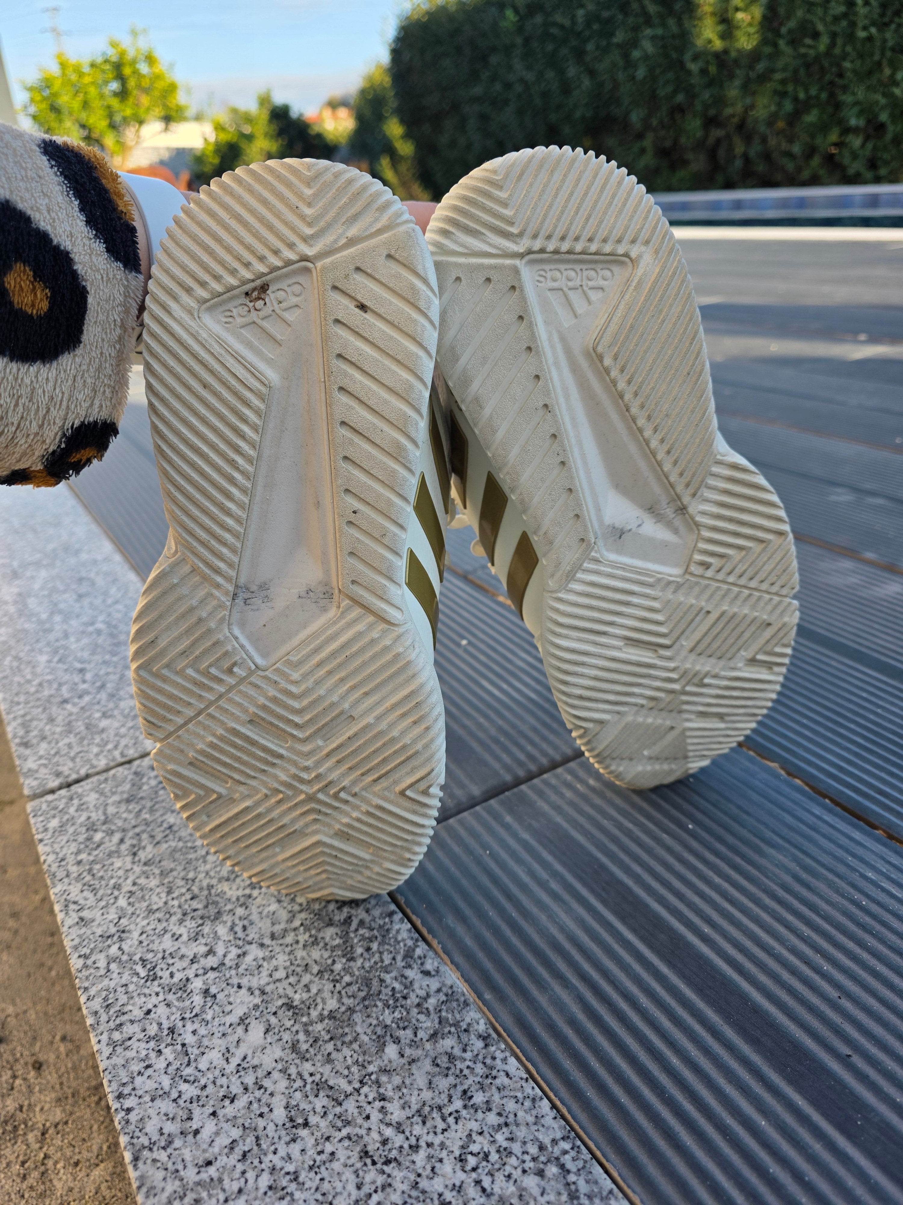 Sapatilha adidas beje