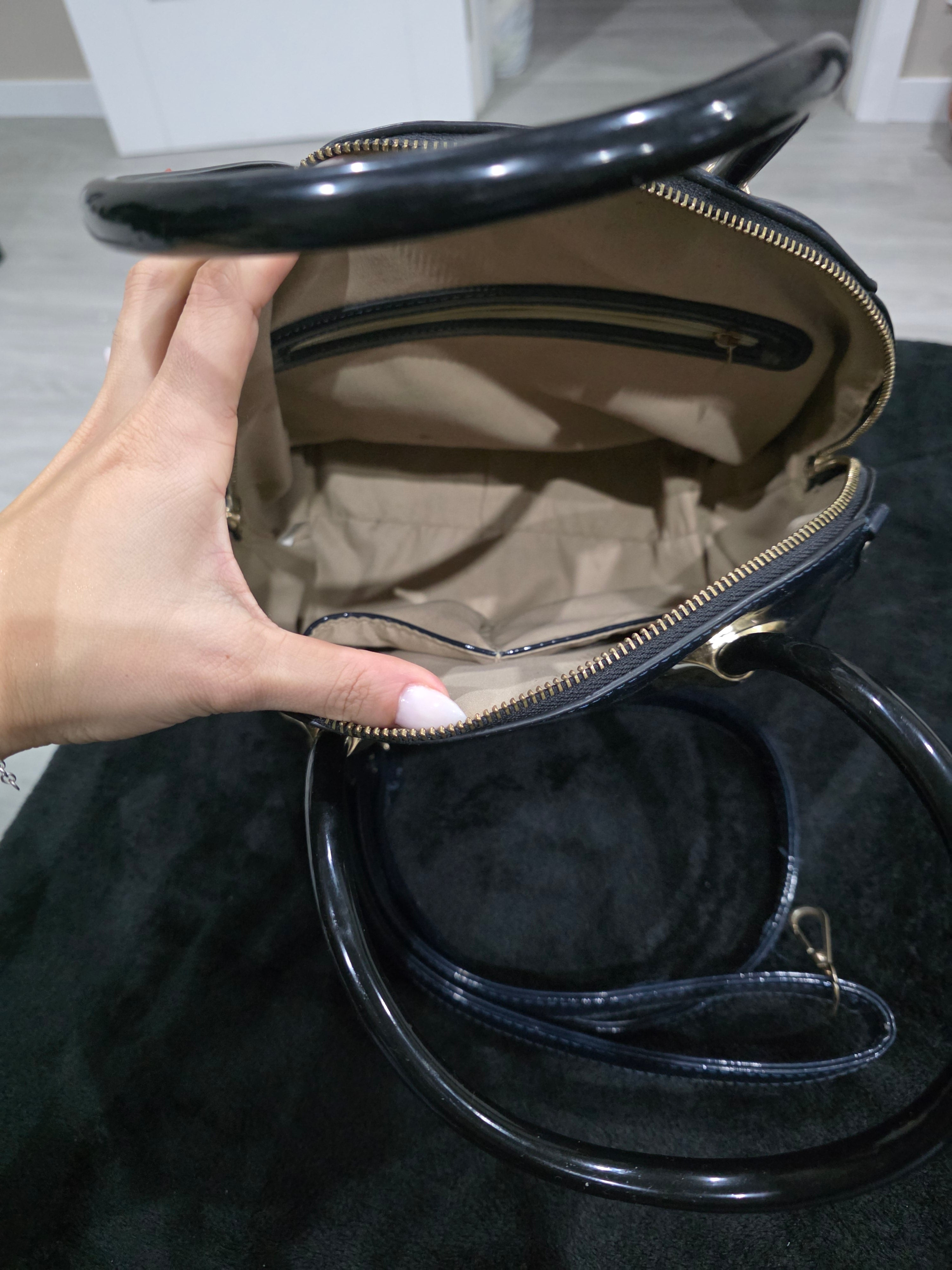 Mala em verniz marinho