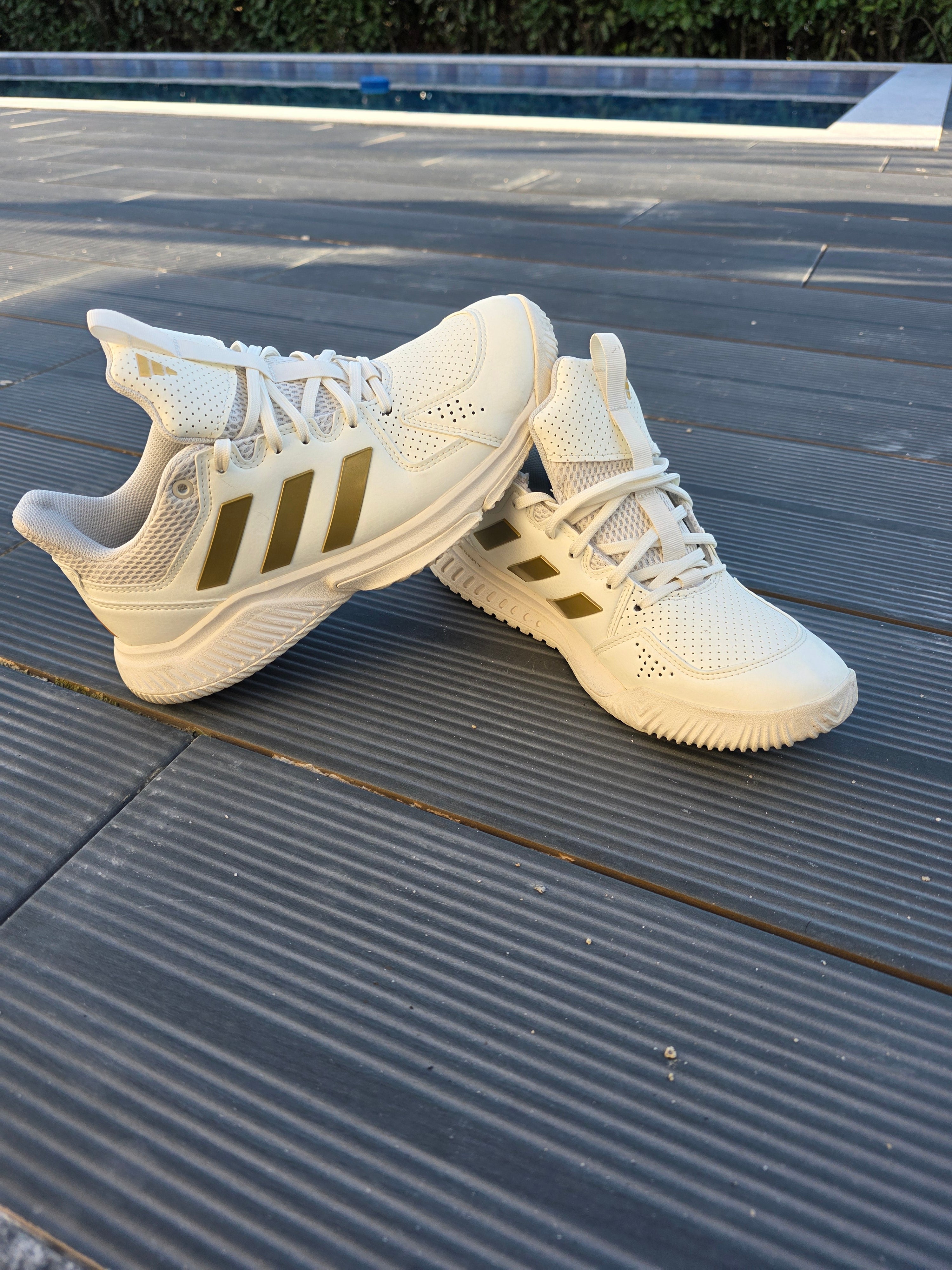 Sapatilha adidas beje